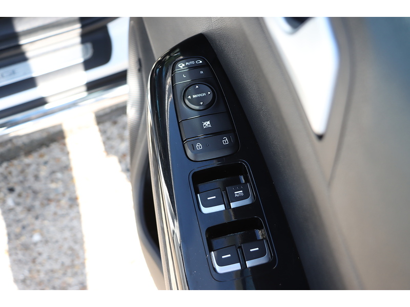 Kia 1.6 T-GDI 4 SUV 5DR PETROL DCT AWD AUTO SUNROOF HEATED SEATS SAT NAV BLUETOOTH APPLE CARPLAY REAR & 360 CAMERA PARKING AIDS 75000 MILES FSH 6 SERVICES 72-74 Mitcham Road