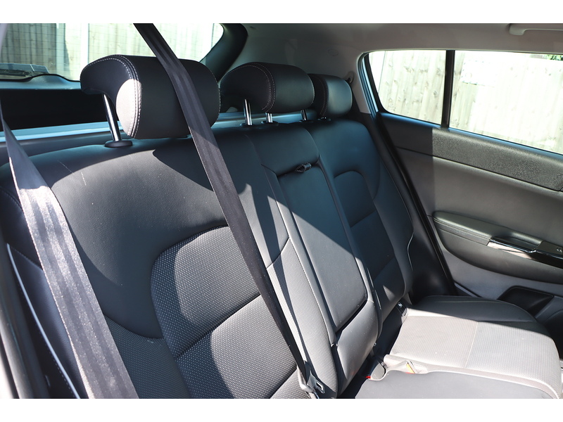 Kia 1.6 T-GDI 4 SUV 5DR PETROL DCT AWD AUTO SUNROOF HEATED SEATS SAT NAV BLUETOOTH APPLE CARPLAY REAR & 360 CAMERA PARKING AIDS 75000 MILES FSH 6 SERVICES 72-74 Mitcham Road