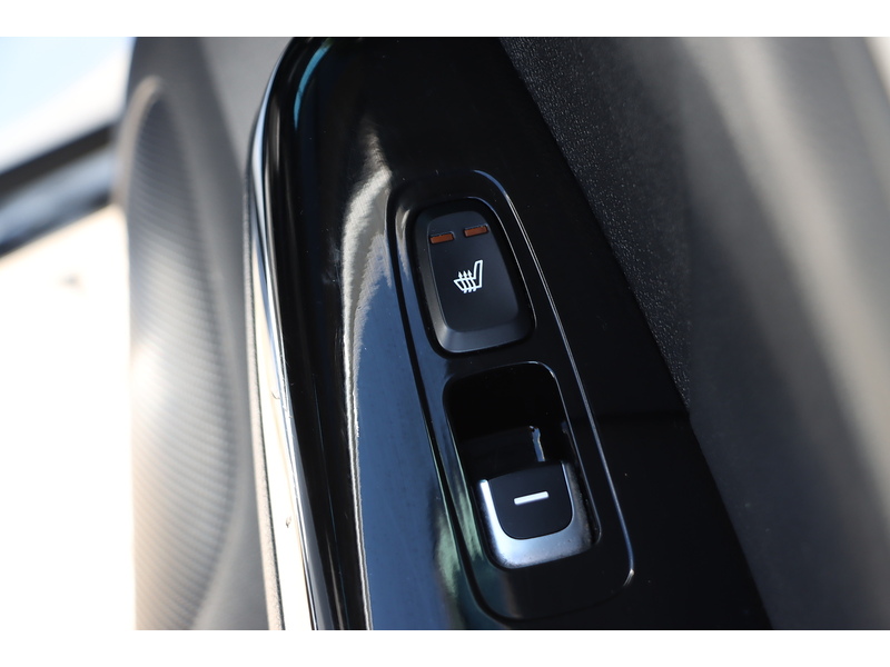 Kia 1.6 T-GDI 4 SUV 5DR PETROL DCT AWD AUTO SUNROOF HEATED SEATS SAT NAV BLUETOOTH APPLE CARPLAY REAR & 360 CAMERA PARKING AIDS 75000 MILES FSH 6 SERVICES 72-74 Mitcham Road