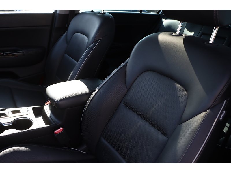 Kia 1.6 T-GDI 4 SUV 5DR PETROL DCT AWD AUTO SUNROOF HEATED SEATS SAT NAV BLUETOOTH APPLE CARPLAY REAR & 360 CAMERA PARKING AIDS 75000 MILES FSH 6 SERVICES 72-74 Mitcham Road