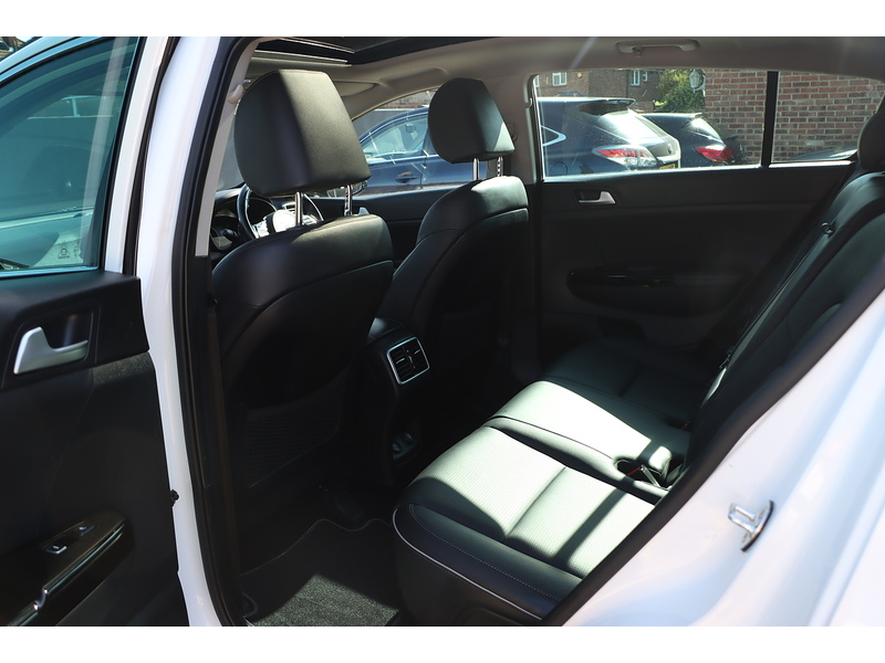 Kia 1.6 T-GDI 4 SUV 5DR PETROL DCT AWD AUTO SUNROOF HEATED SEATS SAT NAV BLUETOOTH APPLE CARPLAY REAR & 360 CAMERA PARKING AIDS 75000 MILES FSH 6 SERVICES 72-74 Mitcham Road