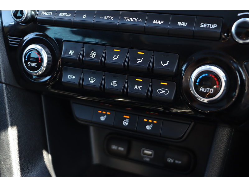 Kia 1.6 T-GDI 4 SUV 5DR PETROL DCT AWD AUTO SUNROOF HEATED SEATS SAT NAV BLUETOOTH APPLE CARPLAY REAR & 360 CAMERA PARKING AIDS 75000 MILES FSH 6 SERVICES 72-74 Mitcham Road