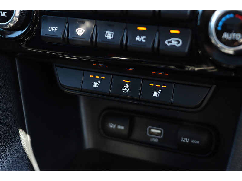 Kia 1.6 T-GDI 4 SUV 5DR PETROL DCT AWD AUTO SUNROOF HEATED SEATS SAT NAV BLUETOOTH APPLE CARPLAY REAR & 360 CAMERA PARKING AIDS 75000 MILES FSH 6 SERVICES 72-74 Mitcham Road