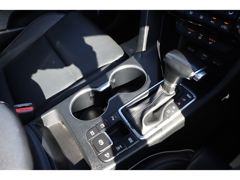 Kia 1.6 T-GDI 4 SUV 5DR PETROL DCT AWD AUTO SUNROOF HEATED SEATS SAT NAV BLUETOOTH APPLE CARPLAY REAR & 360 CAMERA PARKING AIDS 75000 MILES FSH 6 SERVICES 72-74 Mitcham Road