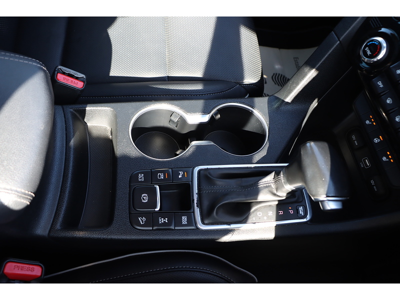 Kia 1.6 T-GDI 4 SUV 5DR PETROL DCT AWD AUTO SUNROOF HEATED SEATS SAT NAV BLUETOOTH APPLE CARPLAY REAR & 360 CAMERA PARKING AIDS 75000 MILES FSH 6 SERVICES 72-74 Mitcham Road