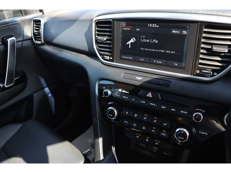 Kia 1.6 T-GDI 4 SUV 5DR PETROL DCT AWD AUTO SUNROOF HEATED SEATS SAT NAV BLUETOOTH APPLE CARPLAY REAR & 360 CAMERA PARKING AIDS 75000 MILES FSH 6 SERVICES 72-74 Mitcham Road