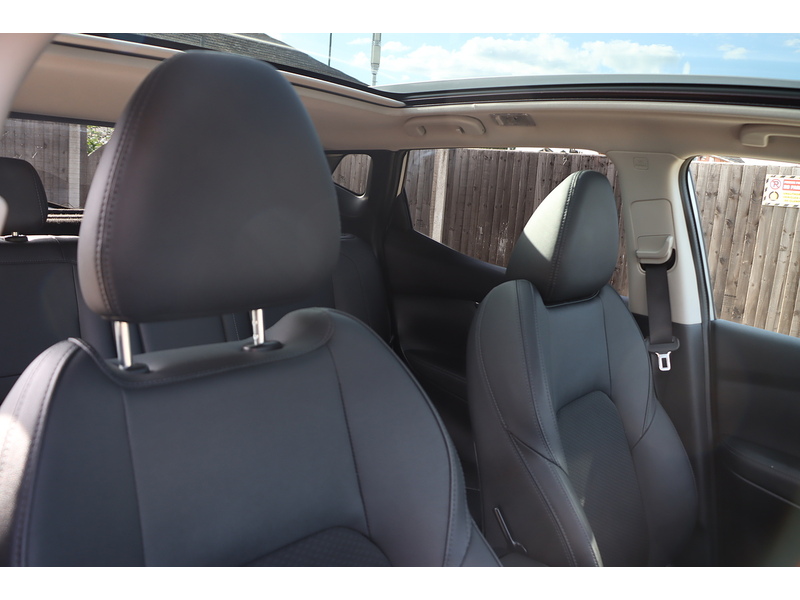 Nissan 1.3 DIG-T TEKNA SUV 5DR PETROL DCT AUTO PAN ROOF HEATED SEATS SAT NAV BLUETOOTH APPLE CARPLAY REAR & 360 CAMERA PARKING AIDS 2 OWNERS 44000 MILES FSH 72-74 Mitcham Road