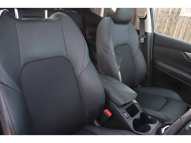 Nissan 1.3 DIG-T TEKNA SUV 5DR PETROL DCT AUTO PAN ROOF HEATED SEATS SAT NAV BLUETOOTH APPLE CARPLAY REAR & 360 CAMERA PARKING AIDS 2 OWNERS 44000 MILES FSH 72-74 Mitcham Road