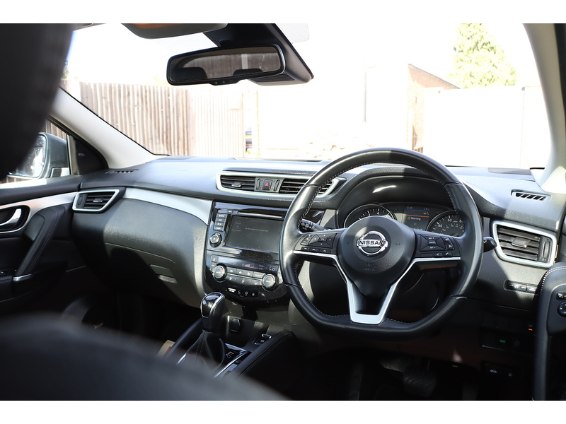 Nissan 1.3 DIG-T TEKNA SUV 5DR PETROL DCT AUTO PAN ROOF HEATED SEATS SAT NAV BLUETOOTH APPLE CARPLAY REAR & 360 CAMERA PARKING AIDS 2 OWNERS 44000 MILES FSH 72-74 Mitcham Road