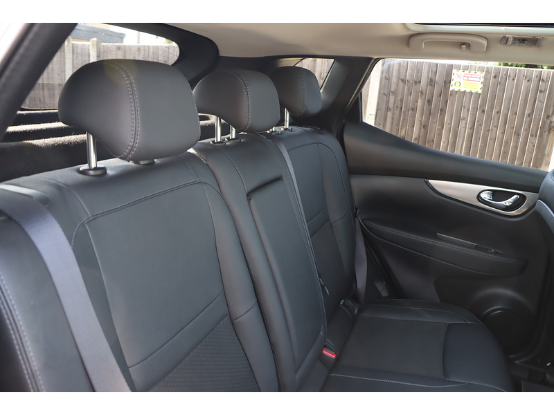 Nissan 1.3 DIG-T TEKNA SUV 5DR PETROL DCT AUTO PAN ROOF HEATED SEATS SAT NAV BLUETOOTH APPLE CARPLAY REAR & 360 CAMERA PARKING AIDS 2 OWNERS 44000 MILES FSH 72-74 Mitcham Road