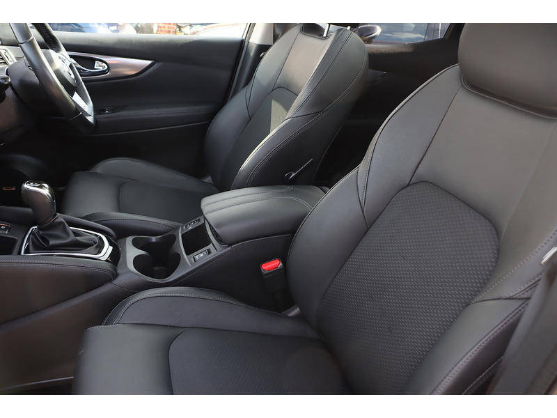 Nissan 1.3 DIG-T TEKNA SUV 5DR PETROL DCT AUTO PAN ROOF HEATED SEATS SAT NAV BLUETOOTH APPLE CARPLAY REAR & 360 CAMERA PARKING AIDS 2 OWNERS 44000 MILES FSH 72-74 Mitcham Road