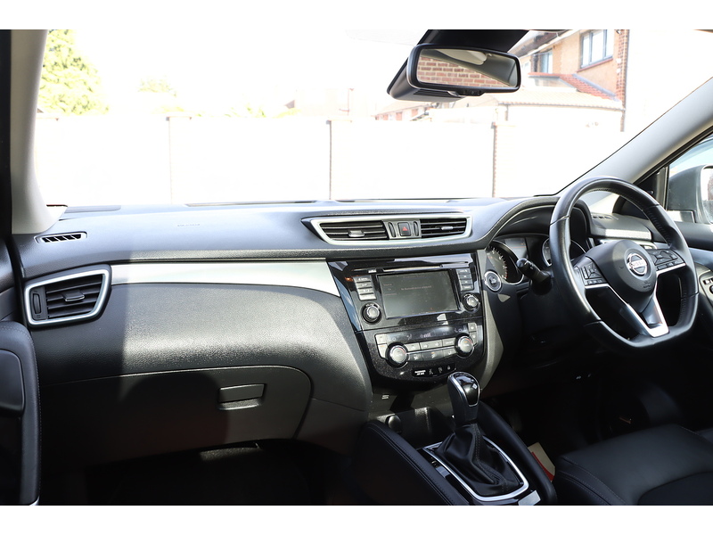 Nissan 1.3 DIG-T TEKNA SUV 5DR PETROL DCT AUTO PAN ROOF HEATED SEATS SAT NAV BLUETOOTH APPLE CARPLAY REAR & 360 CAMERA PARKING AIDS 2 OWNERS 44000 MILES FSH 72-74 Mitcham Road