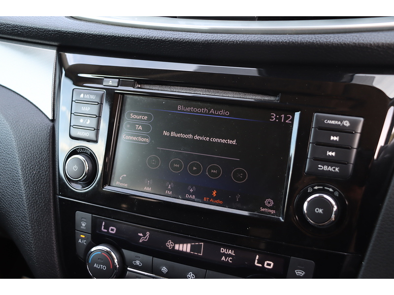 Nissan 1.3 DIG-T TEKNA SUV 5DR PETROL DCT AUTO PAN ROOF HEATED SEATS SAT NAV BLUETOOTH APPLE CARPLAY REAR & 360 CAMERA PARKING AIDS 2 OWNERS 44000 MILES FSH 72-74 Mitcham Road