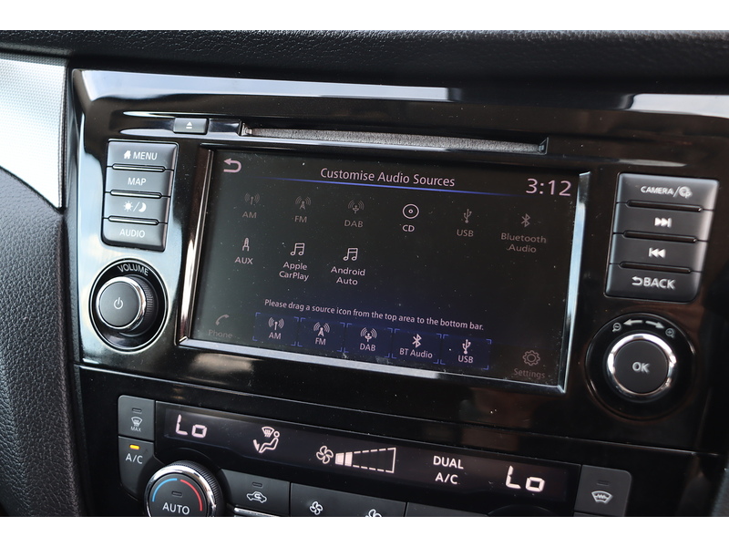 Nissan 1.3 DIG-T TEKNA SUV 5DR PETROL DCT AUTO PAN ROOF HEATED SEATS SAT NAV BLUETOOTH APPLE CARPLAY REAR & 360 CAMERA PARKING AIDS 2 OWNERS 44000 MILES FSH 72-74 Mitcham Road