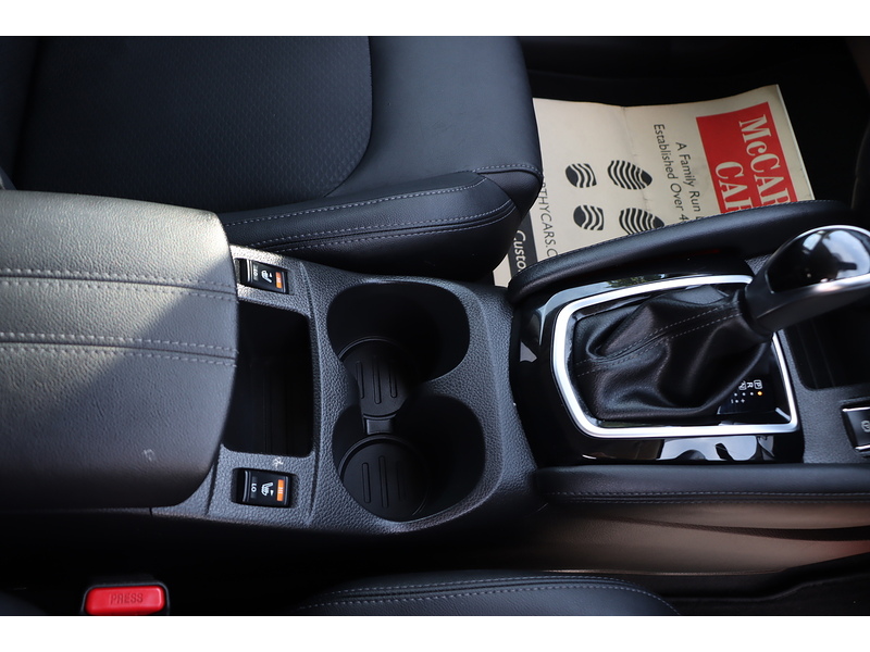 Nissan 1.3 DIG-T TEKNA SUV 5DR PETROL DCT AUTO PAN ROOF HEATED SEATS SAT NAV BLUETOOTH APPLE CARPLAY REAR & 360 CAMERA PARKING AIDS 2 OWNERS 44000 MILES FSH 72-74 Mitcham Road