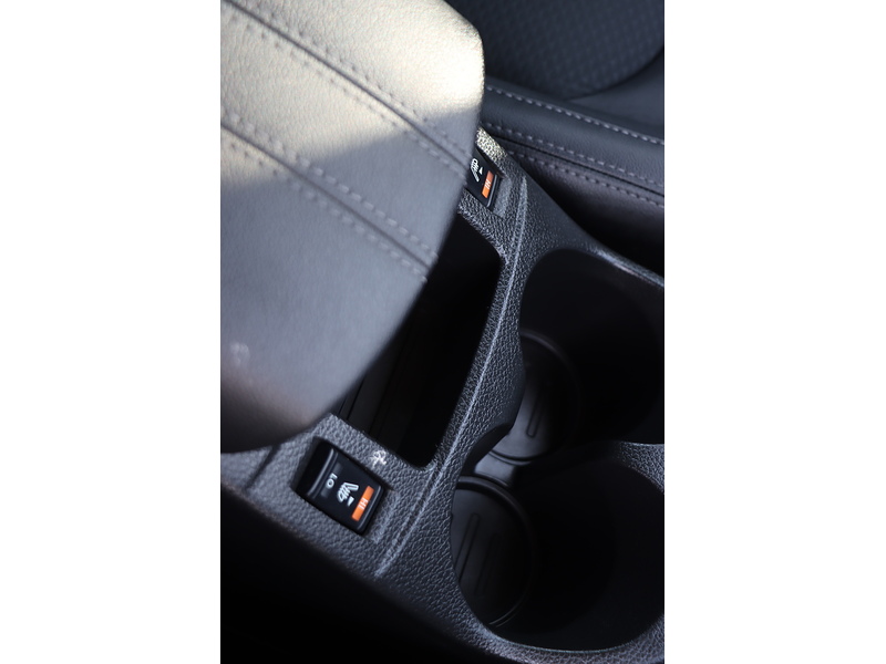 Nissan 1.3 DIG-T TEKNA SUV 5DR PETROL DCT AUTO PAN ROOF HEATED SEATS SAT NAV BLUETOOTH APPLE CARPLAY REAR & 360 CAMERA PARKING AIDS 2 OWNERS 44000 MILES FSH 72-74 Mitcham Road