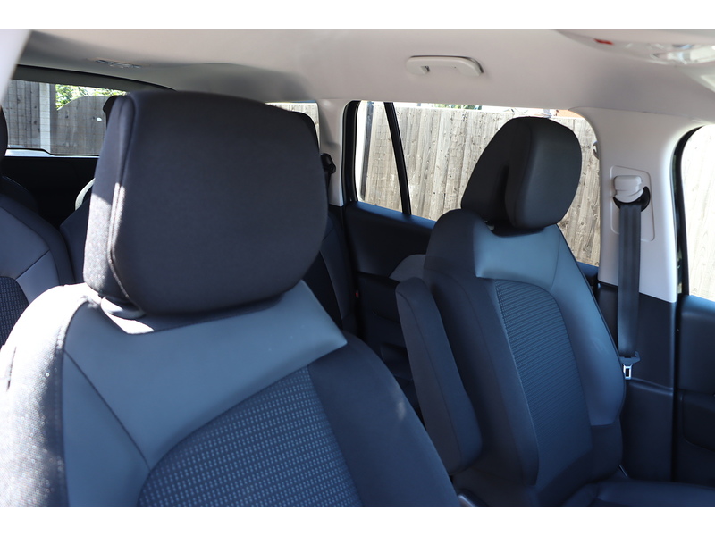 Citroen 1.2 PURETECH SENSE MPV 5DR PETROL EAT8 AUTO 7 SEATER SAT NAV BLUETOOTH DAB STEREO APPLE CARPLAY REAR CAMERA PARKING AIDS JUST 1 OWNER 24000 MILES FSH 72-74 Mitcham Road