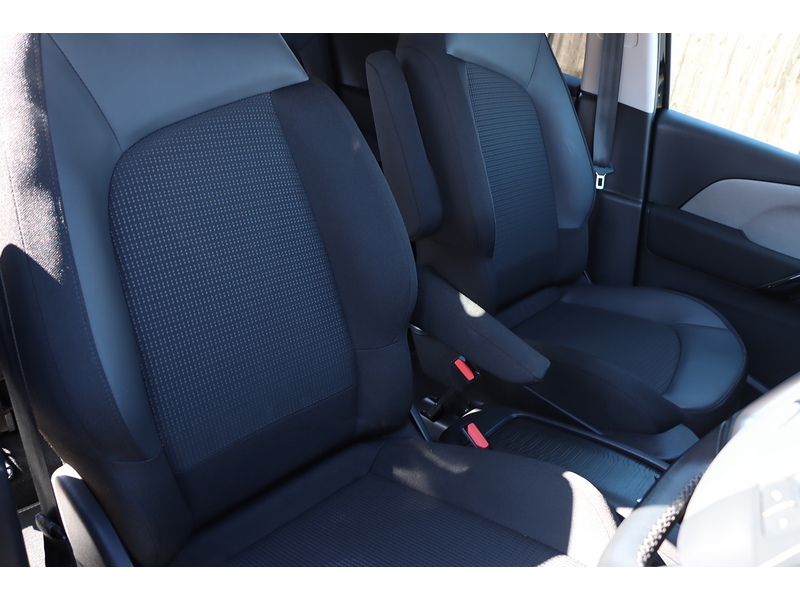 Citroen 1.2 PURETECH SENSE MPV 5DR PETROL EAT8 AUTO 7 SEATER SAT NAV BLUETOOTH DAB STEREO APPLE CARPLAY REAR CAMERA PARKING AIDS JUST 1 OWNER 24000 MILES FSH 72-74 Mitcham Road