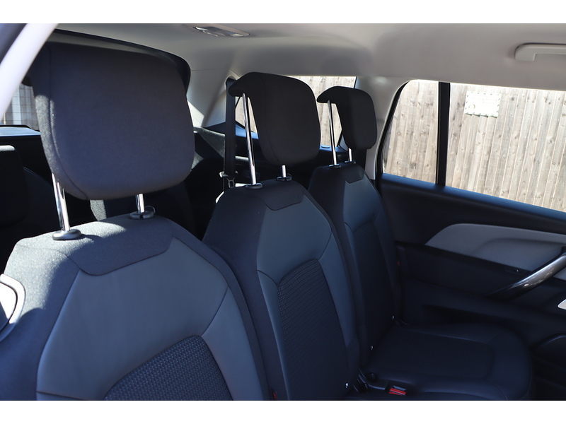 Citroen 1.2 PURETECH SENSE MPV 5DR PETROL EAT8 AUTO 7 SEATER SAT NAV BLUETOOTH DAB STEREO APPLE CARPLAY REAR CAMERA PARKING AIDS JUST 1 OWNER 24000 MILES FSH 72-74 Mitcham Road