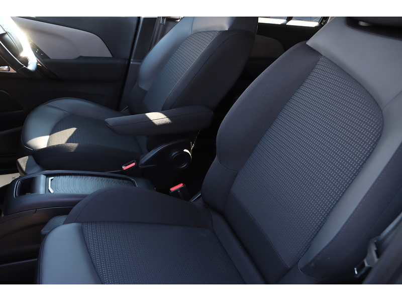 Citroen 1.2 PURETECH SENSE MPV 5DR PETROL EAT8 AUTO 7 SEATER SAT NAV BLUETOOTH DAB STEREO APPLE CARPLAY REAR CAMERA PARKING AIDS JUST 1 OWNER 24000 MILES FSH 72-74 Mitcham Road