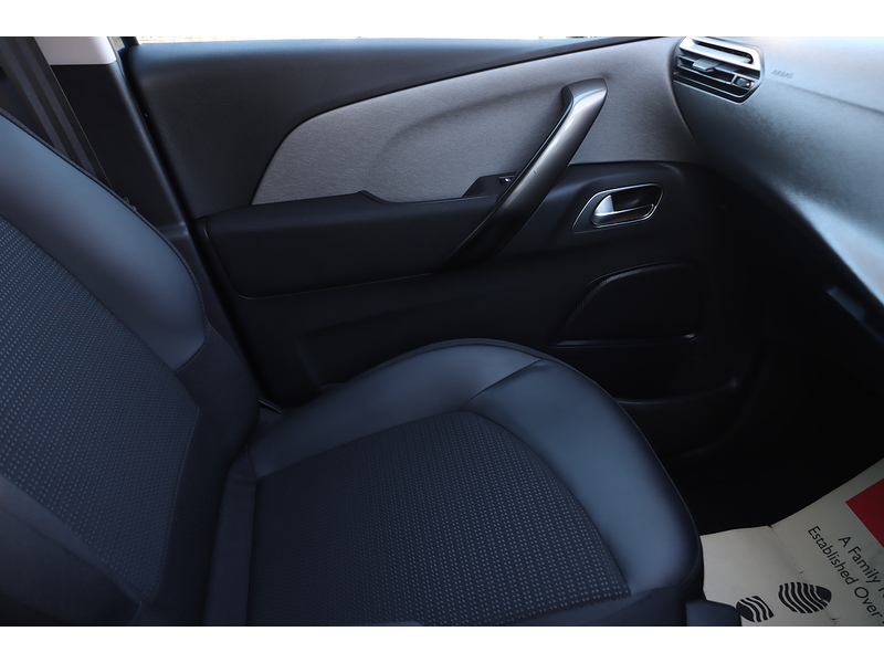 Citroen 1.2 PURETECH SENSE MPV 5DR PETROL EAT8 AUTO 7 SEATER SAT NAV BLUETOOTH DAB STEREO APPLE CARPLAY REAR CAMERA PARKING AIDS JUST 2 OWNERS 21000 MILES FSH 72-74 Mitcham Road