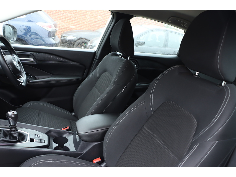 Nissan 1.3 DIG-T MHEV ACENTA PREMIUM SUV 5DR PETROL HYBRID MANUAL SATNAV BLUETOOTH APPLE CARPLAY REAR & 360 CAMERA PARKING AIDS 2 OWNERS ONLY 19000 MILES FSH 72-74 Mitcham Road