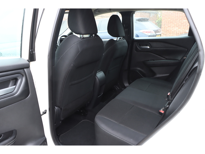 Nissan 1.3 DIG-T MHEV ACENTA PREMIUM SUV 5DR PETROL HYBRID MANUAL SATNAV BLUETOOTH APPLE CARPLAY REAR & 360 CAMERA PARKING AIDS 2 OWNERS ONLY 19000 MILES FSH 72-74 Mitcham Road