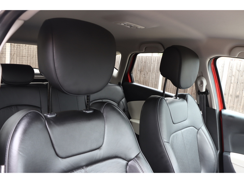 Renault 0.9 TCE ENERGY GT LINE SUV 5DR PETROL MANUAL HEATED SEATS SAT NAV BLUETOOTH DAB STEREO PARKING AIDS 2 OWNERS 28000 MILES FSH 5 SERVICES NO ULEZ CHARGE 72-74 Mitcham Road