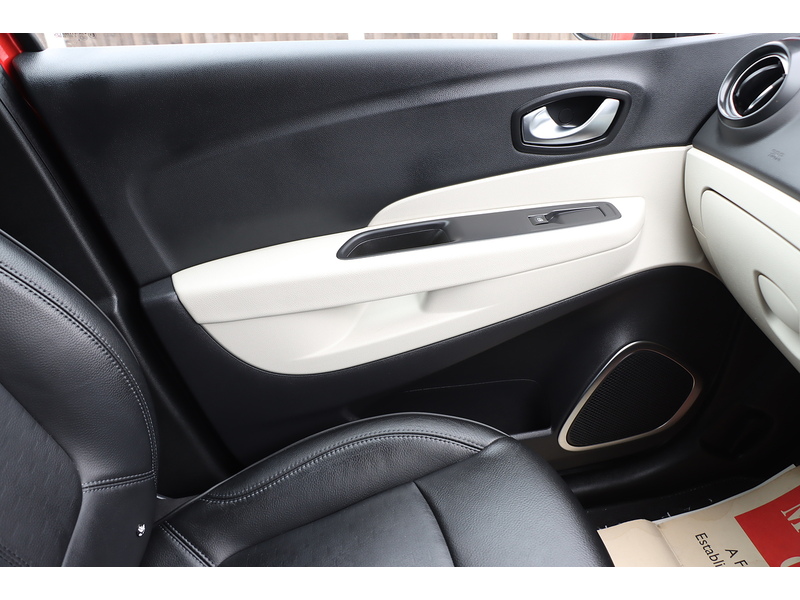 Renault 0.9 TCE ENERGY GT LINE SUV 5DR PETROL MANUAL HEATED SEATS SAT NAV BLUETOOTH DAB STEREO PARKING AIDS 2 OWNERS 28000 MILES FSH 5 SERVICES NO ULEZ CHARGE 72-74 Mitcham Road