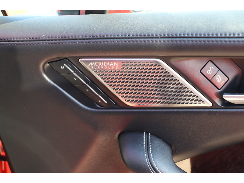 Jaguar 400 90KWH FIRST EDITION SUV 5DR ELECTRIC 4WD AUTO PAN ROOF HEATED SEATS SATNAV BLUETOOTH DAB RADIO REAR & 360 CAMERA PARKING AIDS ONLY 45000 MILES FSH 72-74 Mitcham Road