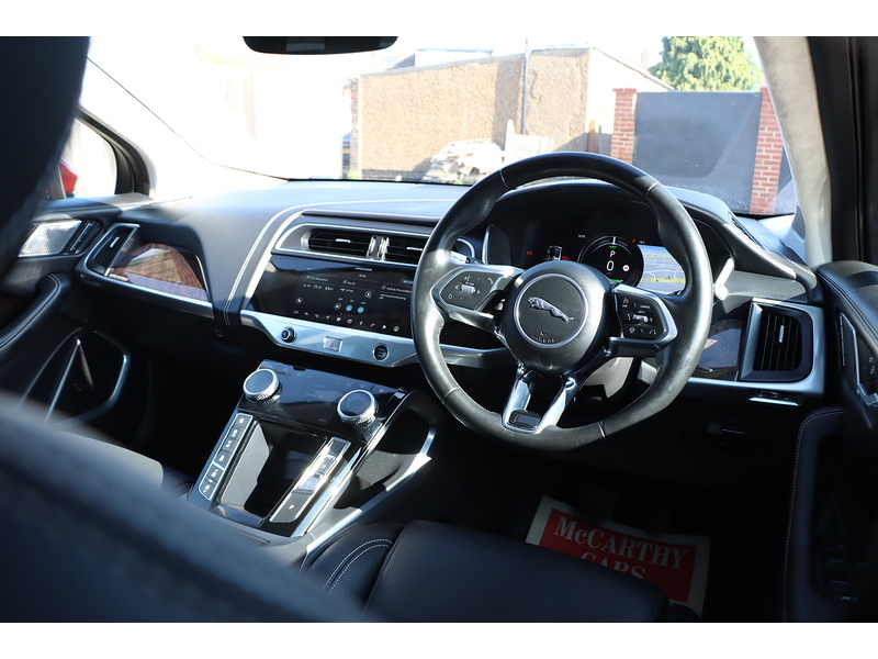 Jaguar 400 90KWH FIRST EDITION SUV 5DR ELECTRIC 4WD AUTO PAN ROOF HEATED SEATS SATNAV BLUETOOTH DAB RADIO REAR & 360 CAMERA PARKING AIDS ONLY 45000 MILES FSH 72-74 Mitcham Road