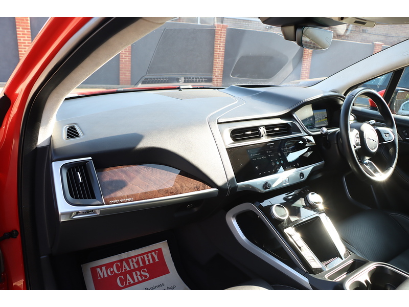 Jaguar 400 90KWH FIRST EDITION SUV 5DR ELECTRIC 4WD AUTO PAN ROOF HEATED SEATS SATNAV BLUETOOTH DAB RADIO REAR & 360 CAMERA PARKING AIDS ONLY 45000 MILES FSH 72-74 Mitcham Road