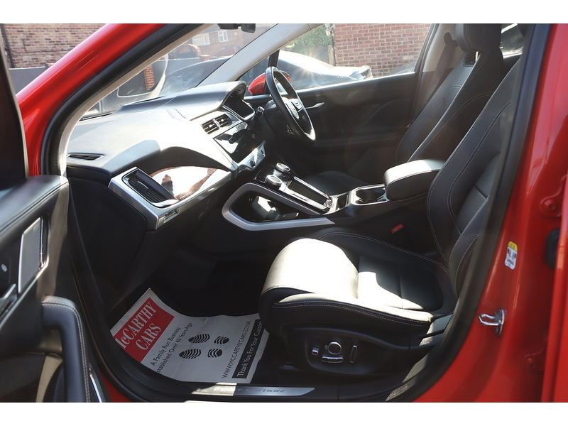 Jaguar 400 90KWH FIRST EDITION SUV 5DR ELECTRIC 4WD AUTO PAN ROOF HEATED SEATS SATNAV BLUETOOTH DAB RADIO REAR & 360 CAMERA PARKING AIDS ONLY 45000 MILES FSH 72-74 Mitcham Road