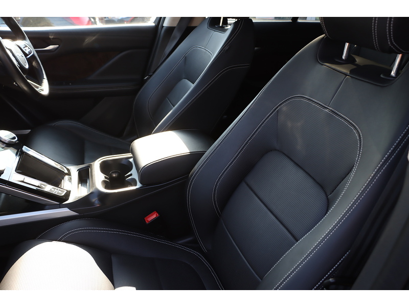 Jaguar 400 90KWH FIRST EDITION SUV 5DR ELECTRIC 4WD AUTO PAN ROOF HEATED SEATS SATNAV BLUETOOTH DAB RADIO REAR & 360 CAMERA PARKING AIDS ONLY 45000 MILES FSH 72-74 Mitcham Road