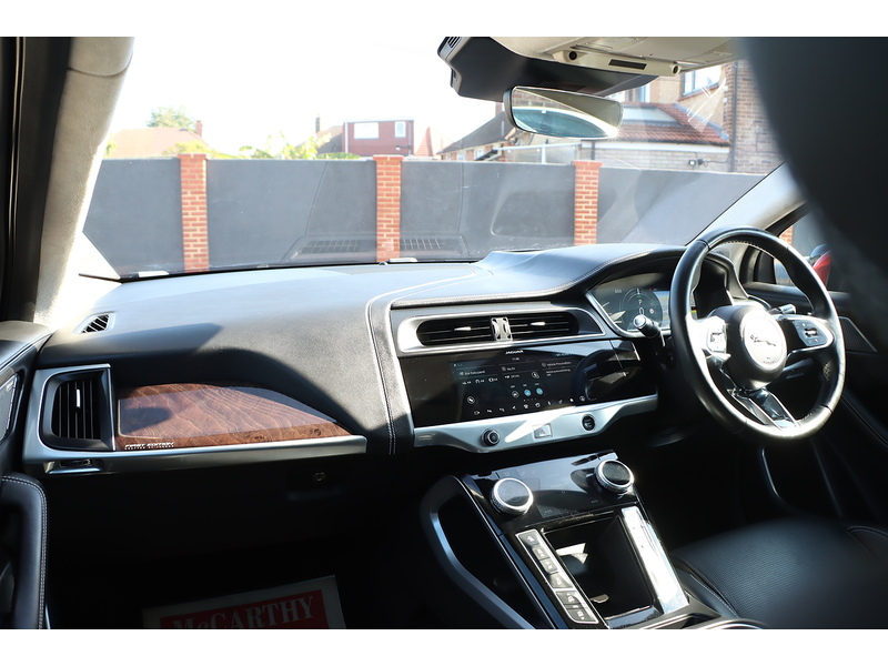 Jaguar 400 90KWH FIRST EDITION SUV 5DR ELECTRIC 4WD AUTO PAN ROOF HEATED SEATS SATNAV BLUETOOTH DAB RADIO REAR & 360 CAMERA PARKING AIDS ONLY 45000 MILES FSH 72-74 Mitcham Road