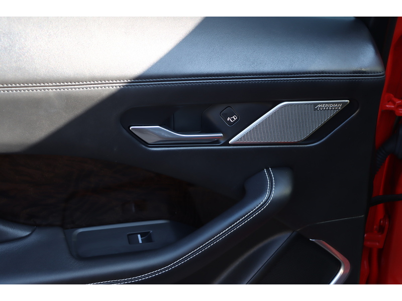 Jaguar 400 90KWH FIRST EDITION SUV 5DR ELECTRIC 4WD AUTO PAN ROOF HEATED SEATS SATNAV BLUETOOTH DAB RADIO REAR & 360 CAMERA PARKING AIDS ONLY 45000 MILES FSH 72-74 Mitcham Road