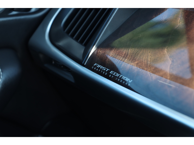 Jaguar 400 90KWH FIRST EDITION SUV 5DR ELECTRIC 4WD AUTO PAN ROOF HEATED SEATS SATNAV BLUETOOTH DAB RADIO REAR & 360 CAMERA PARKING AIDS ONLY 45000 MILES FSH 72-74 Mitcham Road