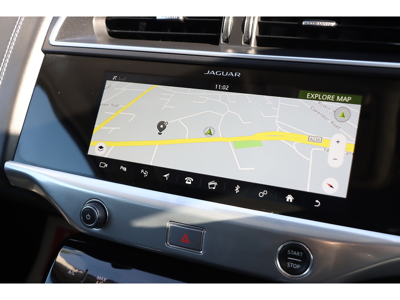 Jaguar 400 90KWH FIRST EDITION SUV 5DR ELECTRIC 4WD AUTO PAN ROOF HEATED SEATS SATNAV BLUETOOTH DAB RADIO REAR & 360 CAMERA PARKING AIDS ONLY 45000 MILES FSH 72-74 Mitcham Road