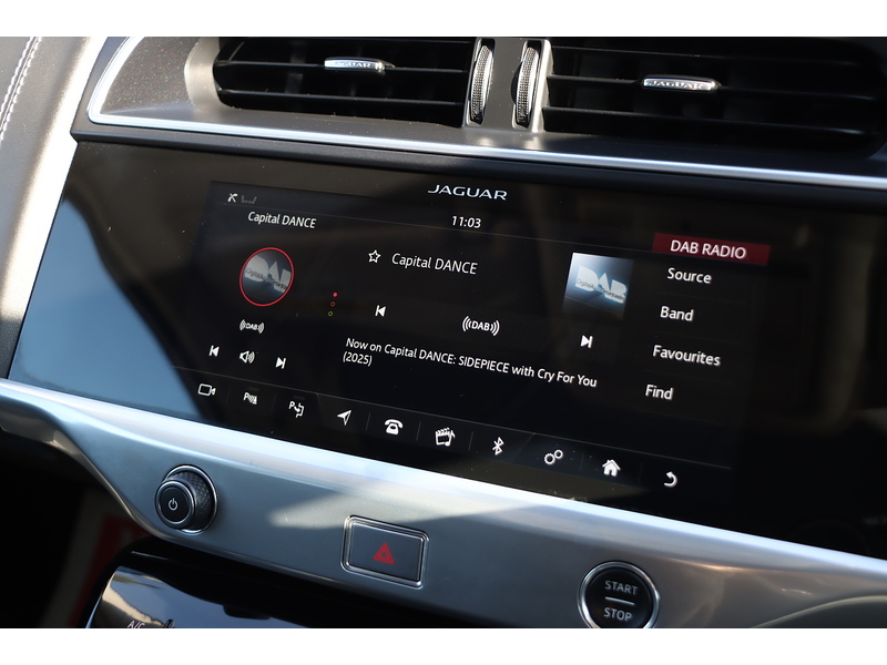 Jaguar 400 90KWH FIRST EDITION SUV 5DR ELECTRIC 4WD AUTO PAN ROOF HEATED SEATS SATNAV BLUETOOTH DAB RADIO REAR & 360 CAMERA PARKING AIDS ONLY 45000 MILES FSH 72-74 Mitcham Road