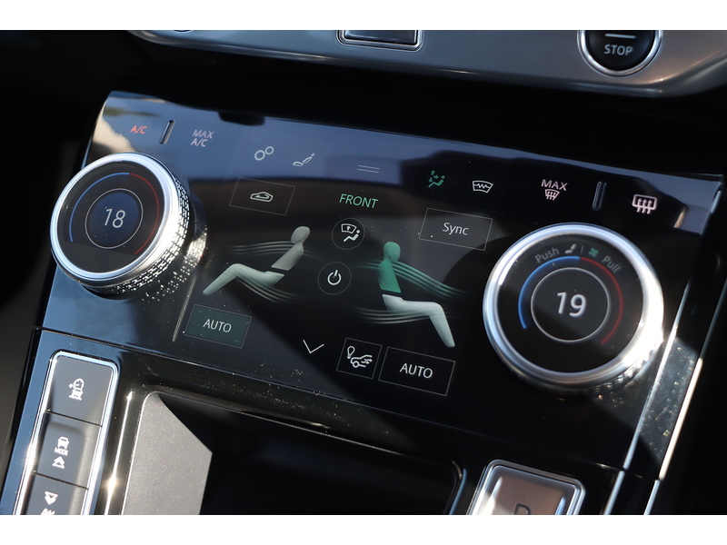 Jaguar 400 90KWH FIRST EDITION SUV 5DR ELECTRIC 4WD AUTO PAN ROOF HEATED SEATS SATNAV BLUETOOTH DAB RADIO REAR & 360 CAMERA PARKING AIDS ONLY 45000 MILES FSH 72-74 Mitcham Road