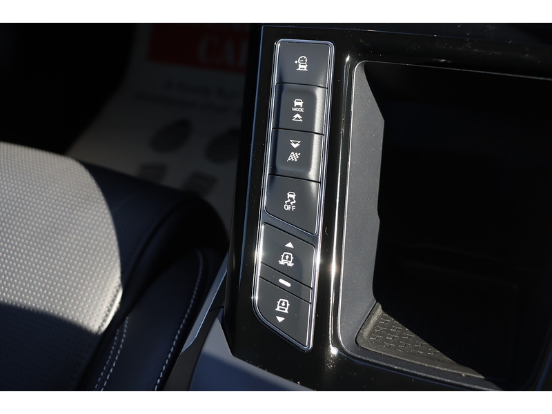 Jaguar 400 90KWH FIRST EDITION SUV 5DR ELECTRIC 4WD AUTO PAN ROOF HEATED SEATS SATNAV BLUETOOTH DAB RADIO REAR & 360 CAMERA PARKING AIDS ONLY 45000 MILES FSH 72-74 Mitcham Road