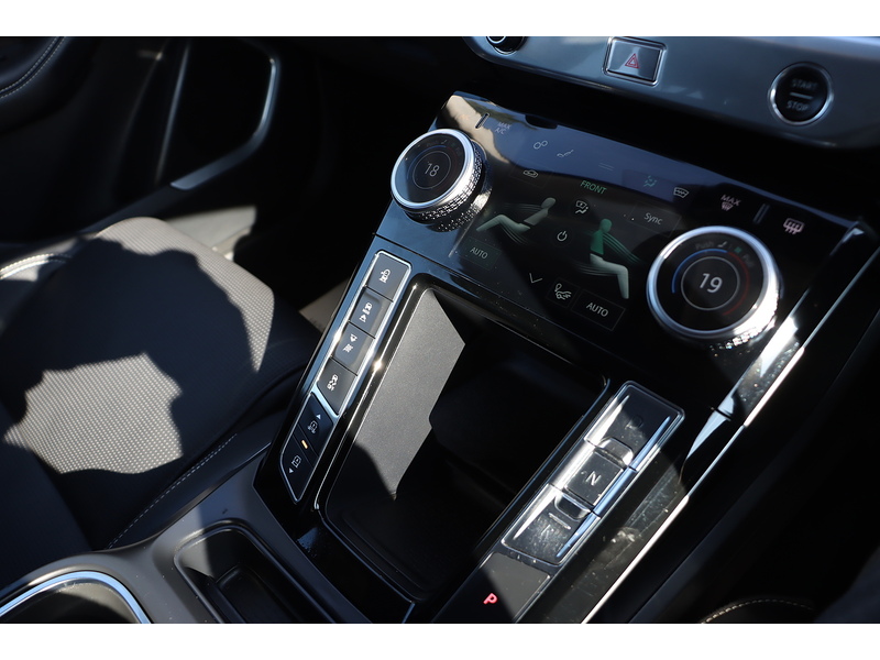 Jaguar 400 90KWH FIRST EDITION SUV 5DR ELECTRIC 4WD AUTO PAN ROOF HEATED SEATS SATNAV BLUETOOTH DAB RADIO REAR & 360 CAMERA PARKING AIDS ONLY 45000 MILES FSH 72-74 Mitcham Road