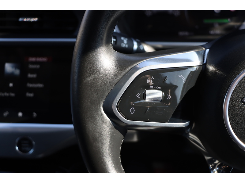 Jaguar 400 90KWH FIRST EDITION SUV 5DR ELECTRIC 4WD AUTO PAN ROOF HEATED SEATS SATNAV BLUETOOTH DAB RADIO REAR & 360 CAMERA PARKING AIDS ONLY 45000 MILES FSH 72-74 Mitcham Road