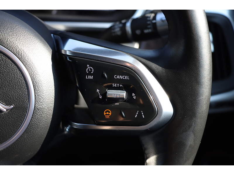 Jaguar 400 90KWH FIRST EDITION SUV 5DR ELECTRIC 4WD AUTO PAN ROOF HEATED SEATS SATNAV BLUETOOTH DAB RADIO REAR & 360 CAMERA PARKING AIDS ONLY 45000 MILES FSH 72-74 Mitcham Road