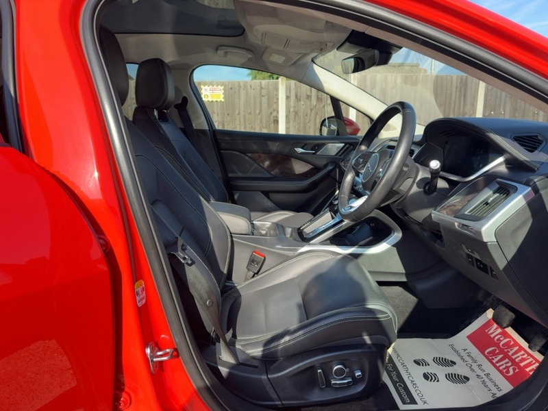 Jaguar 400 90KWH FIRST EDITION SUV 5DR ELECTRIC 4WD AUTO PAN ROOF HEATED SEATS SATNAV BLUETOOTH DAB RADIO REAR & 360 CAMERA PARKING AIDS ONLY 45000 MILES FSH 72-74 Mitcham Road