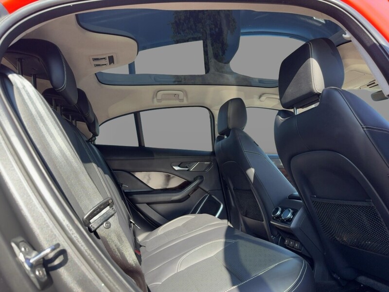 Jaguar 400 90KWH FIRST EDITION SUV 5DR ELECTRIC 4WD AUTO PAN ROOF HEATED SEATS SATNAV BLUETOOTH DAB RADIO REAR & 360 CAMERA PARKING AIDS ONLY 45000 MILES FSH 72-74 Mitcham Road