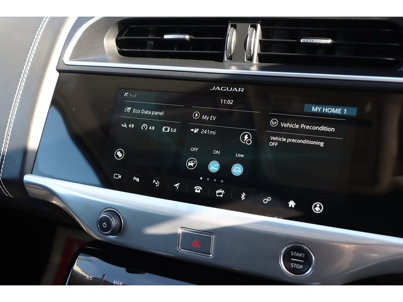 Jaguar 400 90KWH FIRST EDITION SUV 5DR ELECTRIC 4WD AUTO PAN ROOF HEATED SEATS SATNAV BLUETOOTH DAB RADIO REAR & 360 CAMERA PARKING AIDS ONLY 45000 MILES FSH 72-74 Mitcham Road