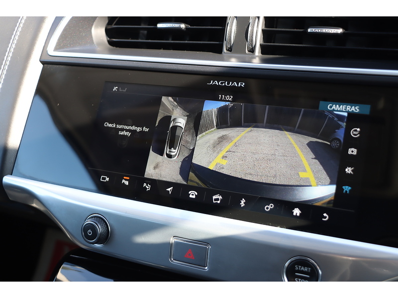 Jaguar 400 90KWH FIRST EDITION SUV 5DR ELECTRIC 4WD AUTO PAN ROOF HEATED SEATS SATNAV BLUETOOTH DAB RADIO REAR & 360 CAMERA PARKING AIDS ONLY 45000 MILES FSH 72-74 Mitcham Road