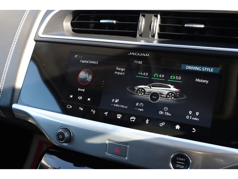 Jaguar 400 90KWH FIRST EDITION SUV 5DR ELECTRIC 4WD AUTO PAN ROOF HEATED SEATS SATNAV BLUETOOTH DAB RADIO REAR & 360 CAMERA PARKING AIDS ONLY 45000 MILES FSH 72-74 Mitcham Road