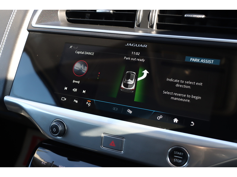 Jaguar 400 90KWH FIRST EDITION SUV 5DR ELECTRIC 4WD AUTO PAN ROOF HEATED SEATS SATNAV BLUETOOTH DAB RADIO REAR & 360 CAMERA PARKING AIDS ONLY 45000 MILES FSH 72-74 Mitcham Road